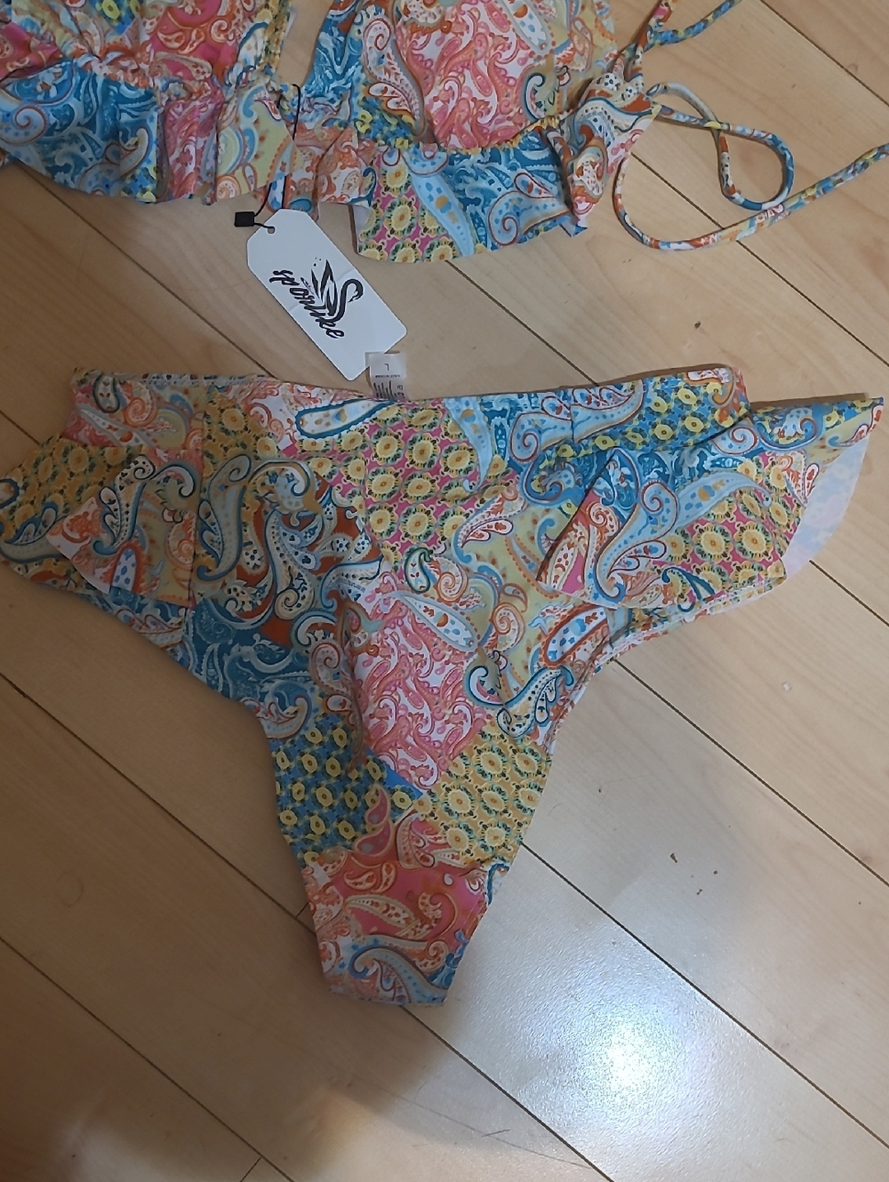 Bikini - Picture 4 of 5